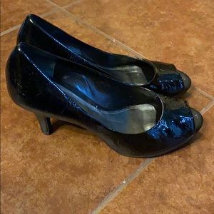Black dress shoes